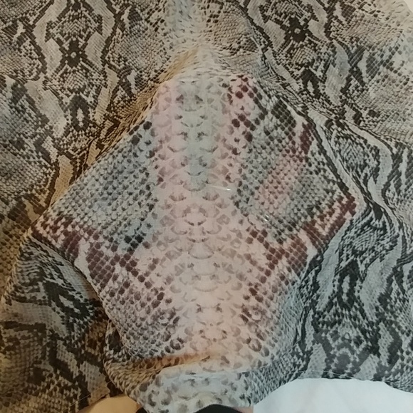 ๐Moda International Sheer Snakeskin Blouse - Picture 5 of 5